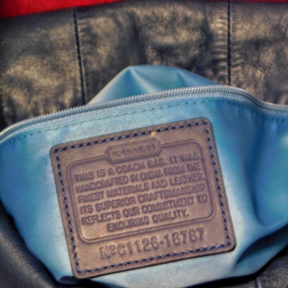 Elegant Coach Navy Leather Shoulder Bag - Picture 5 of 6